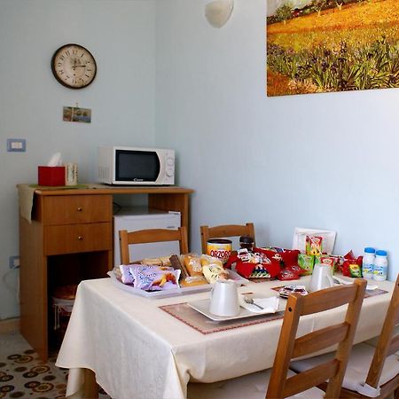 Bed And Breakfast Sommavesuvio 폴레나 트로키아 외부 사진